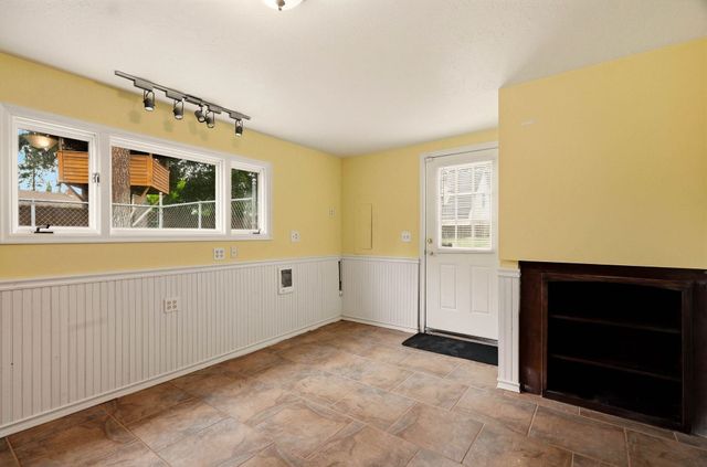 1204 E Overbluff Rd, Spokane, WA 99203