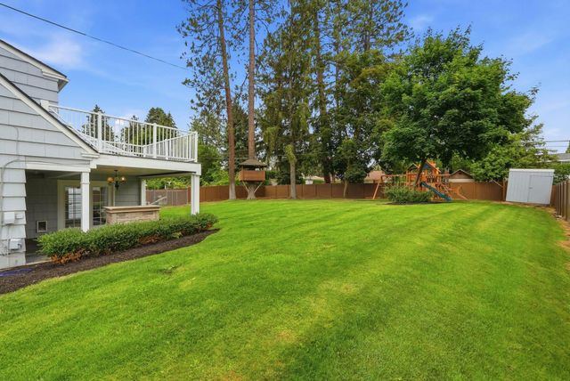 1204 E Overbluff Rd, Spokane, WA 99203