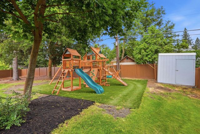 1204 E Overbluff Rd, Spokane, WA 99203