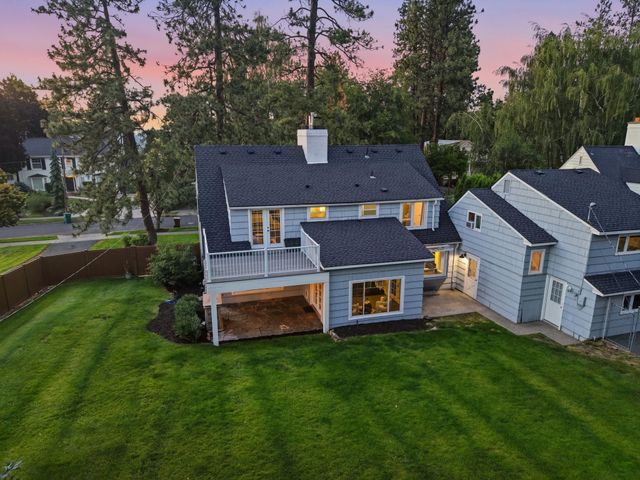 1204 E Overbluff Rd, Spokane, WA 99203