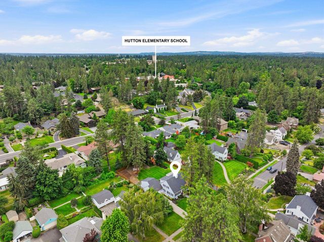 1204 E Overbluff Rd, Spokane, WA 99203