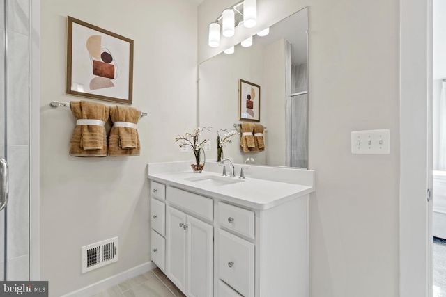 1109B DABNEY DR, Manassas Park, VA 20111