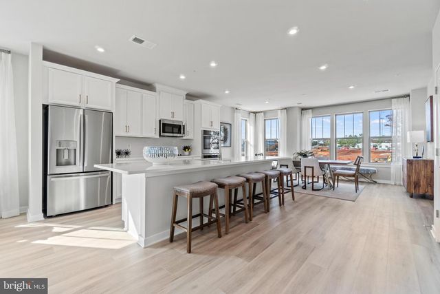 1109B DABNEY DR, Manassas Park, VA 20111