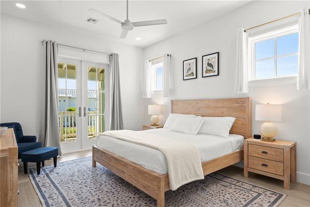 724 Sunset Ave, Port Aransas, TX 78373