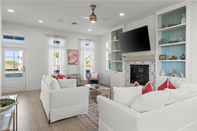 724 Sunset Ave, Port Aransas, TX 78373