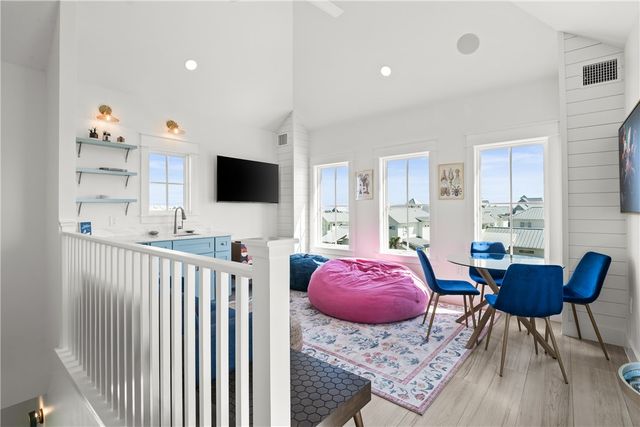 724 Sunset Ave, Port Aransas, TX 78373