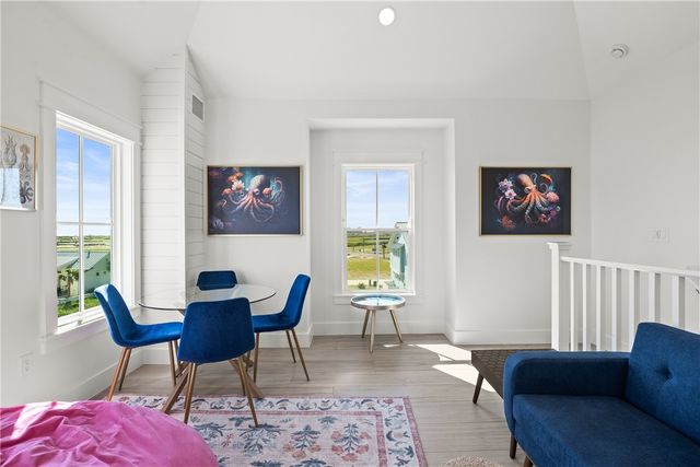 724 Sunset Ave, Port Aransas, TX 78373