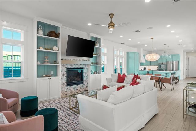 724 Sunset Ave, Port Aransas, TX 78373