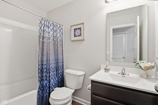 2023 Glenmoor Drive, Columbus, IN 47201