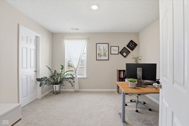 2023 Glenmoor Drive, Columbus, IN 47201