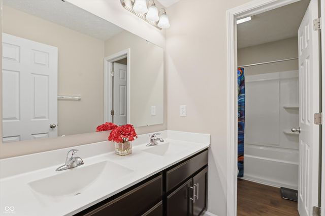 2023 Glenmoor Drive, Columbus, IN 47201