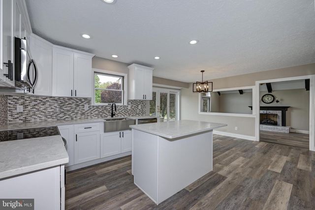 270 HARTFORD RD, Medford, NJ 08055