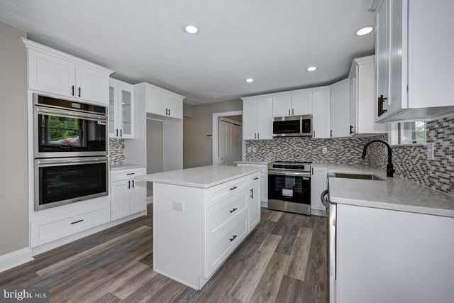 270 HARTFORD RD, Medford, NJ 08055