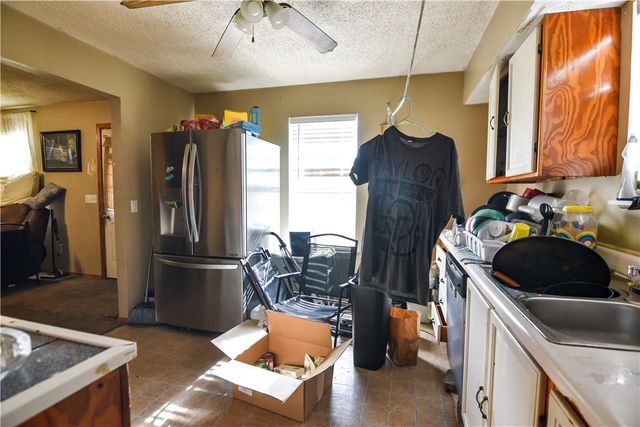 1008 W Center Avenue, Springdale, AR 72764