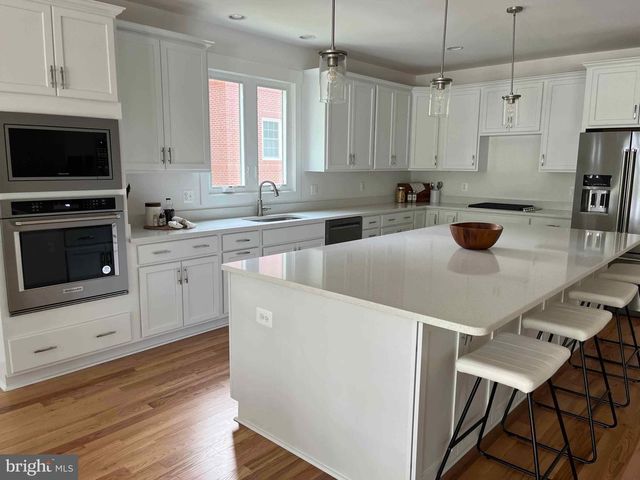 3857 PINEWOOD TER, Falls Church, VA 22041