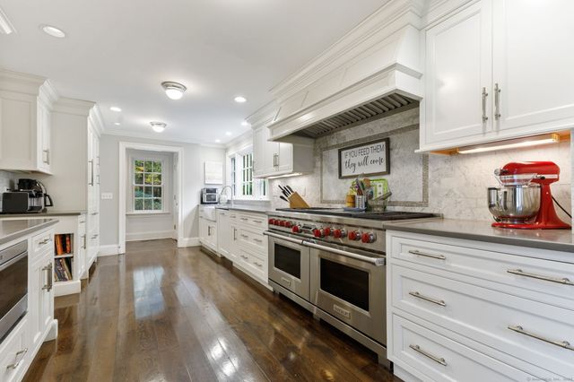 758 Smith Ridge Road, New Canaan, CT 06840