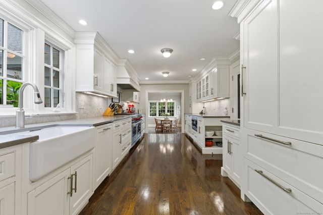 758 Smith Ridge Road, New Canaan, CT 06840