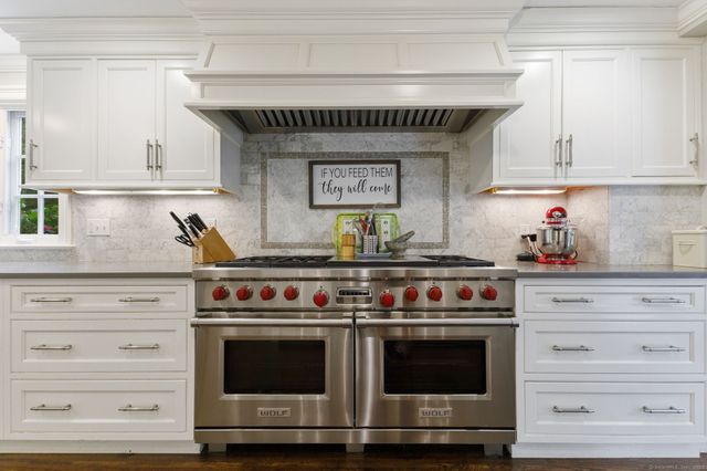 758 Smith Ridge Road, New Canaan, CT 06840