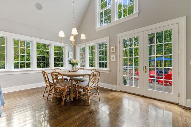 758 Smith Ridge Road, New Canaan, CT 06840