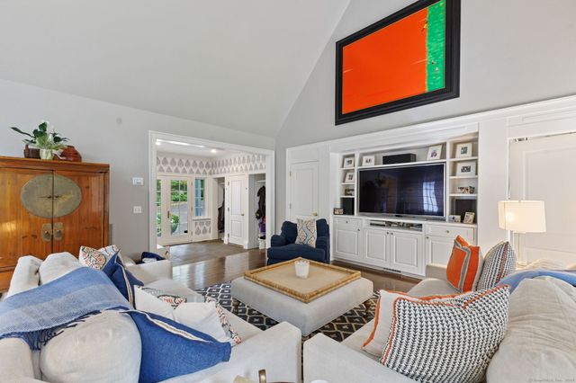 758 Smith Ridge Road, New Canaan, CT 06840