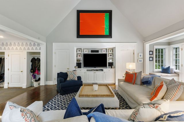 758 Smith Ridge Road, New Canaan, CT 06840