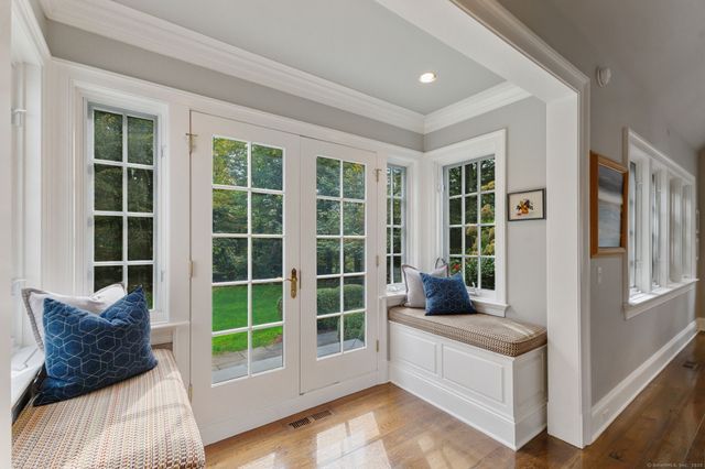 758 Smith Ridge Road, New Canaan, CT 06840