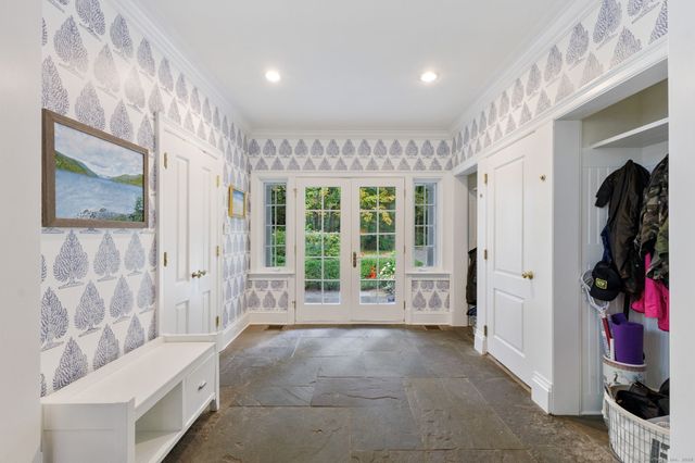 758 Smith Ridge Road, New Canaan, CT 06840