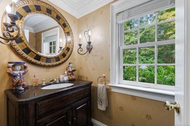 758 Smith Ridge Road, New Canaan, CT 06840