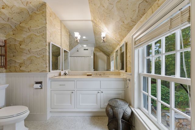 758 Smith Ridge Road, New Canaan, CT 06840