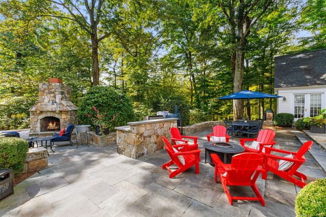 758 Smith Ridge Road, New Canaan, CT 06840