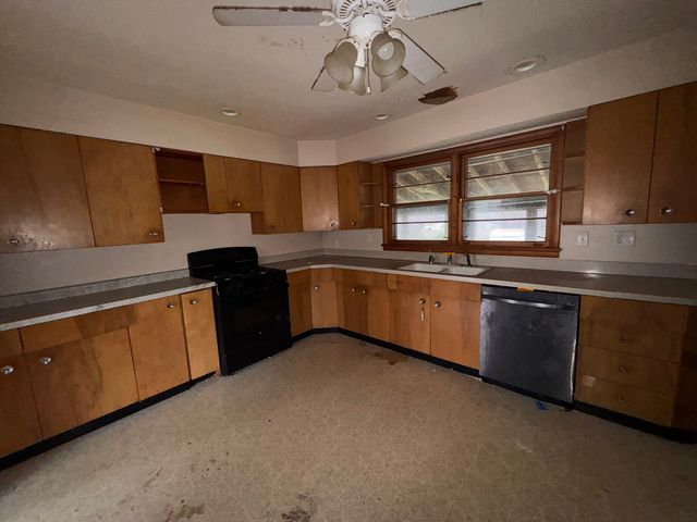 912 Chicago Avenue, Dixon, IL 61021