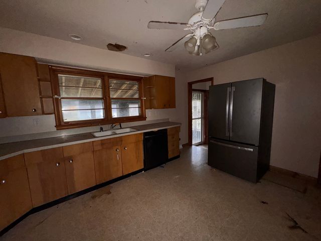 912 Chicago Avenue, Dixon, IL 61021