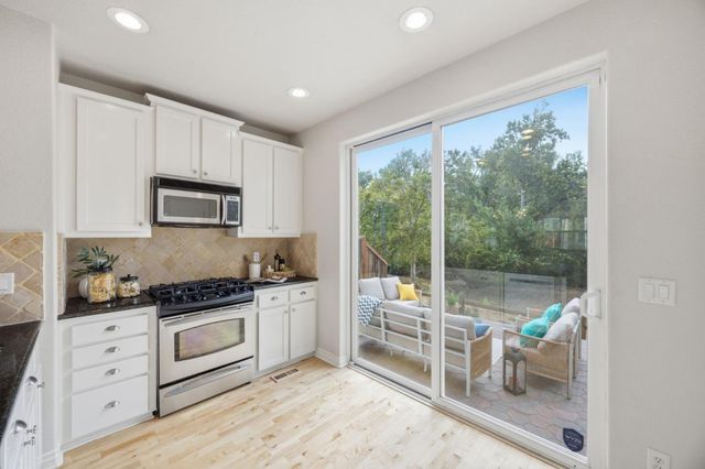 302 Creekside Village Drive, Los Gatos, CA 95032