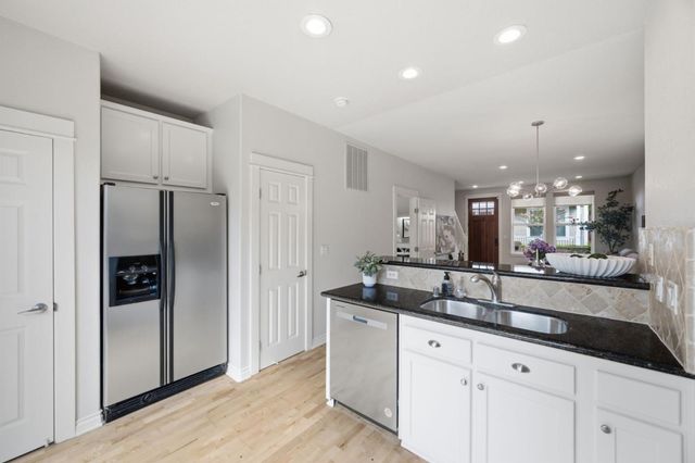 302 Creekside Village Drive, Los Gatos, CA 95032