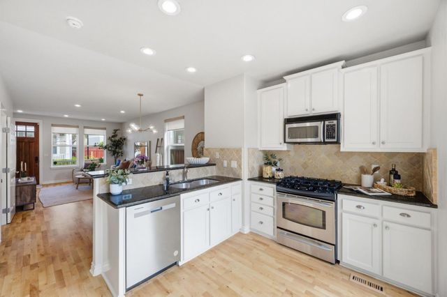 302 Creekside Village Drive, Los Gatos, CA 95032