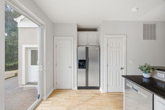 302 Creekside Village Drive, Los Gatos, CA 95032