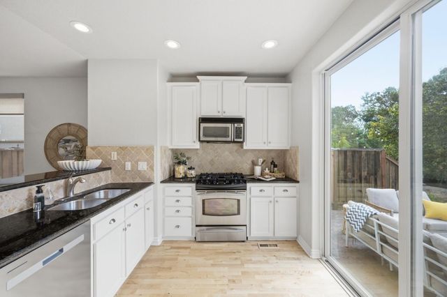 302 Creekside Village Drive, Los Gatos, CA 95032