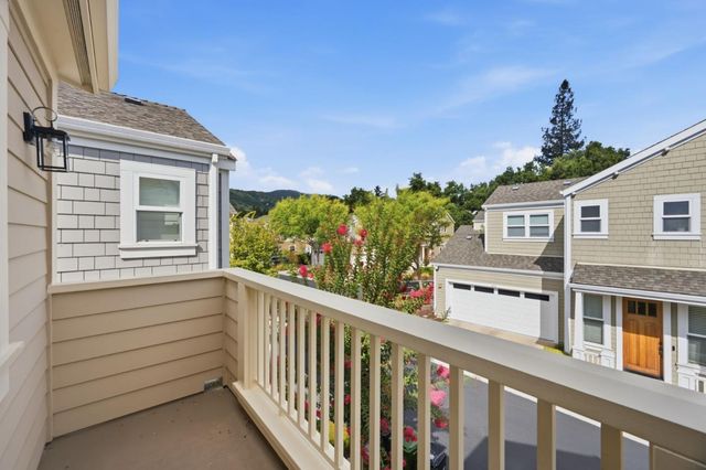 302 Creekside Village Drive, Los Gatos, CA 95032