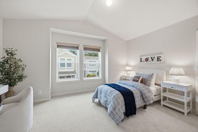 302 Creekside Village Drive, Los Gatos, CA 95032