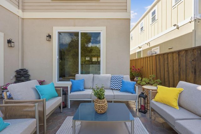 302 Creekside Village Drive, Los Gatos, CA 95032