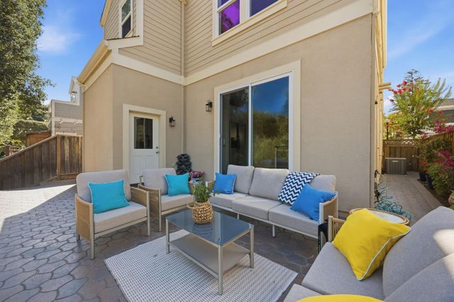 302 Creekside Village Drive, Los Gatos, CA 95032