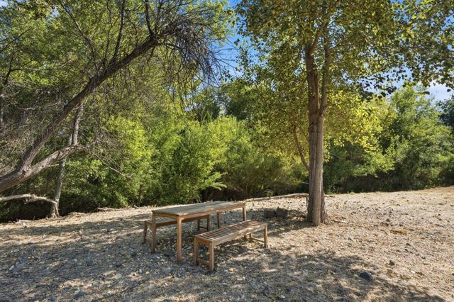 302 Creekside Village Drive, Los Gatos, CA 95032