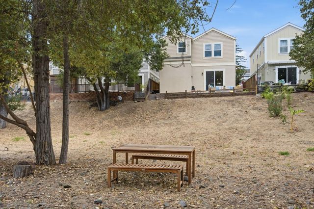 302 Creekside Village Drive, Los Gatos, CA 95032