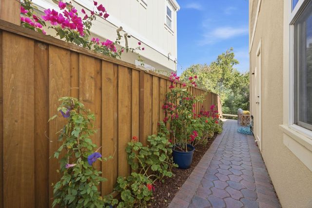 302 Creekside Village Drive, Los Gatos, CA 95032