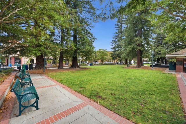 302 Creekside Village Drive, Los Gatos, CA 95032