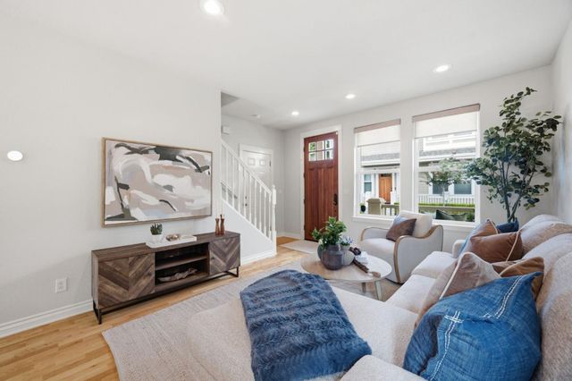 302 Creekside Village Drive, Los Gatos, CA 95032