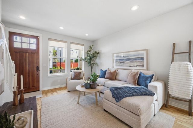 302 Creekside Village Drive, Los Gatos, CA 95032