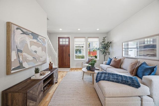 302 Creekside Village Drive, Los Gatos, CA 95032