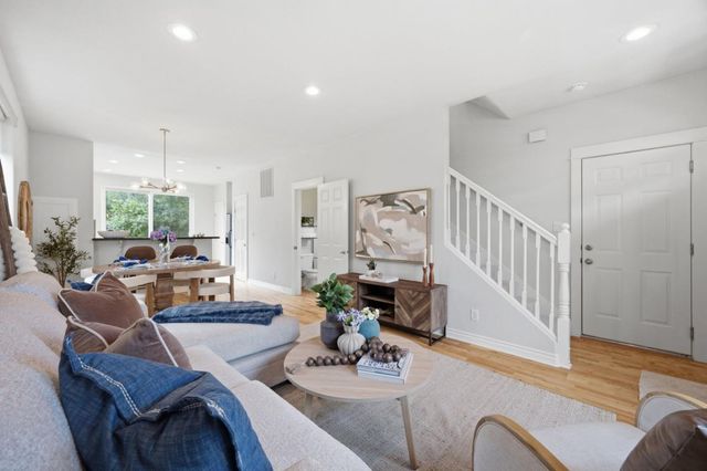 302 Creekside Village Drive, Los Gatos, CA 95032