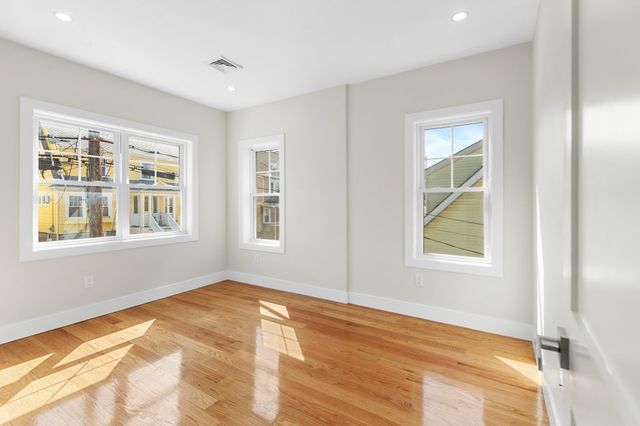 9-11 Harriet Ave 11, Belmont, MA 02478